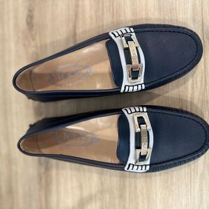 TOD’s women leather loafer